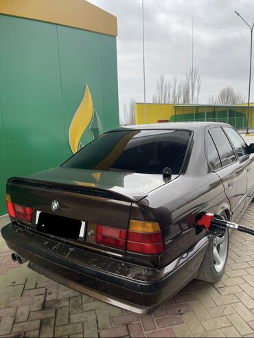 BMW: BMW : 1990 г., 3 л, Механика, Бензин, Седан