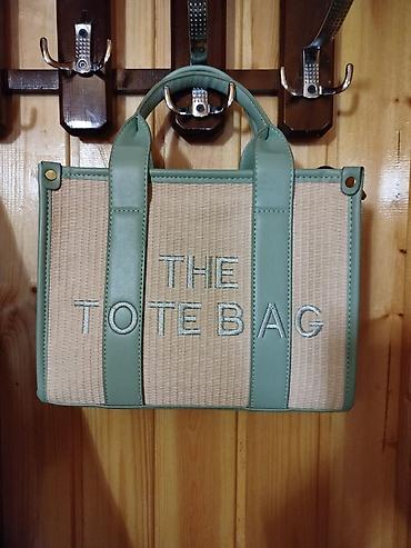 Çantalar: A klass Tote Bag – nanə yaşıli dəri detallar -Yay üçün Model: “THE — 1
