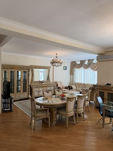 Ev və bağ: Qanuni 3 otaqlı Mənzil 120kv/m 28 may mt/s 3 4 dq liy məsafədə — 2