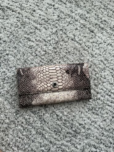 сумка кошелек: Продаю почти новый кошелек Petek, кожа 100%, носила пару раз . Цена