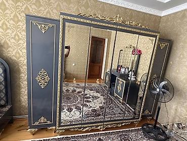 divan rengleri: Köhnə mebel deyillər.Səligəli təmiz qalıblar.Sınıq cırıq — 3