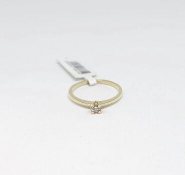 помолвочное кольцо: Россия 585 пробы 
Желтое золото 🥇 
Бриллиант 3 мм 
Вес 1,81