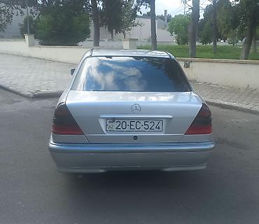 panelerin satisi: Mercedes-Benz C-Sinif sedan (W202), gümüş rəng. - Kuzov: 4 qapılı — 7