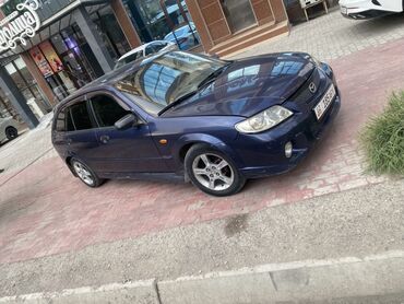 stream кузов: Автомобиль Mazda Familia S-Wagon синего цвета, представленный в кузове
