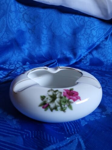 Stare vaze i dekor: Kineska nova porcelanska pepeljara iz 70ih. godina — 2