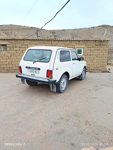 niva diskleri satilir: LADA Niva 4x4, ağ sarı rəngdə, universal kuzov. Xüsusiyyətlər: - Tam — 6