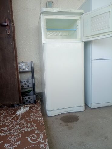 Холодильники: Холодильник Indesit, Б/у, Двухкамерный, 50 * 140 *