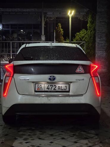 Toyota: Toyota Prius: 2016 г., 1.8 л, Вариатор, Гибрид, Седан