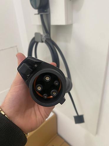 tesla satışı: Elektromobil və Plug-in avtomobillər üçün şarj stansiyası. Bağlara — 3