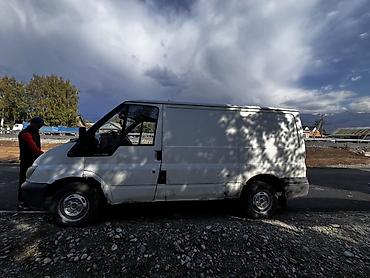 мото бокс: Ford Transit фургон (короткая база), белый. Основные характеристики — 4
