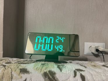 шкафы для книги: Настольные электронные часы с проектором, термометром и гигрометром