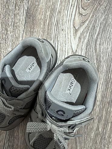 nike 95: Детские кроссовки серые Покупали за 2500сом одевали два три раза — 4