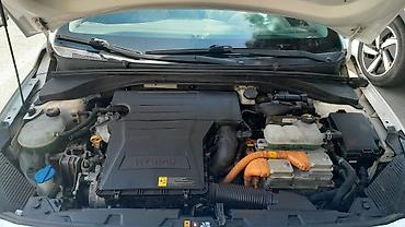 Hyundai: Hyundai Ioniq Hybrid – ağ rəngli, sedana bənzər liftback kuzov — 10