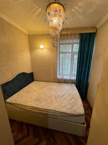 Uzunmüddətli kirayə mənzillər: Nərimanov rayonu, Azadlıq prospektində, köhnə tikili, 5 mərtəbəli — 4