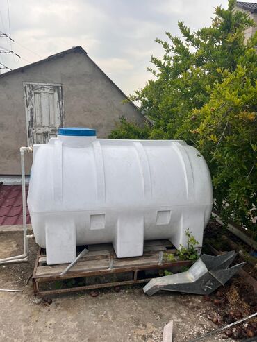 Baklar və çənlər: Bak, Plastik, 2000 l l, İşlənmiş, Ödənişli çatdırılma