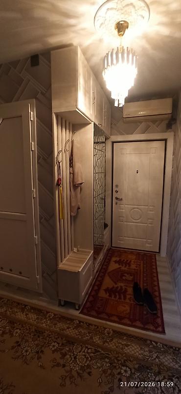 kombi şkafı: Salam. Sumqayit weheri 10 mk 5- mertebeli binanin 3- cu mertebesinde — 10