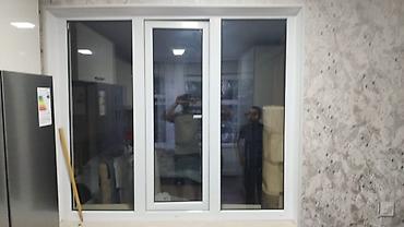 Ağ rəngli PVC pəncərə sistemi - 3 bölməli konstruksiya: yan tərəflər