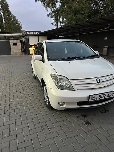 бублик машина: Toyota Ist: 2003 г., 1.5 л, Автомат, Бензин, Хэтчбэк — 1