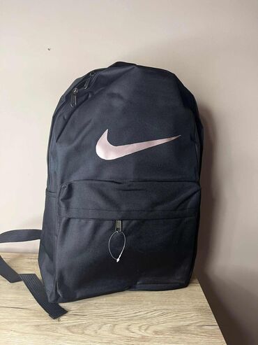 Rančevi, torbe i koferi: Muški i ženski rančevi 
Nike, Karl Lagerfeld, Adidas, Gues 
Cena +ptt — 12