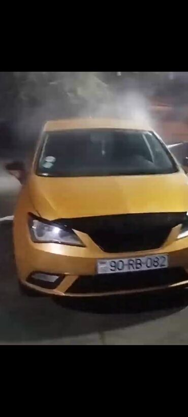 vaz 06 masin: Qızılı rəngdə olan Seat Ibiza avtomobili. Avtomobilin ön hissəsində