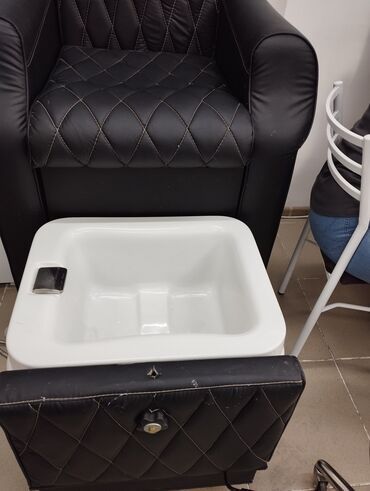 ванна для педикюра: Срочно продаю педикюрное кресло с раковиной . Цена 9000с
