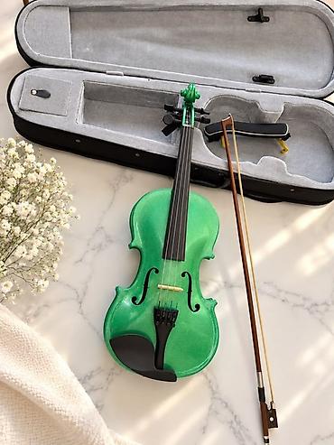 Музыкалык аспаптар: 🎻 Скрипка 1/2 для девочки Продается красивая зеленая скрипка с — 1