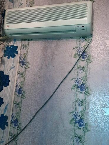 Uzunmüddətli kirayə mənzillər: 20 yanvar metrosu yaxınlığı 5 mərtəbəli binanın 4-cü mərtəbəsi ümumi — 14