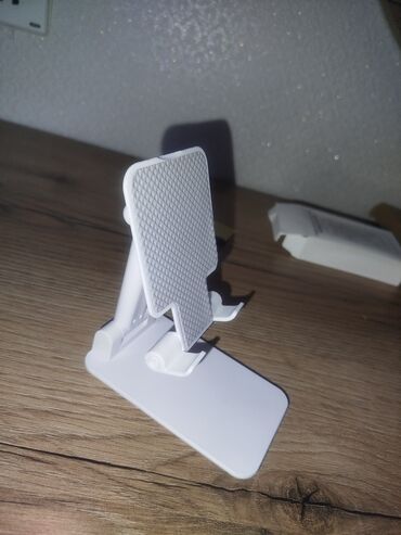 Mobil telefonlar üçün digər aksesuarlar: Stol üstü telefon tutacaqlar satılır isdeyen bu nömrəylə əlaqə — 13