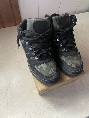 cortina obuca iskustva: Ankle boots, Adidas, Size - 35