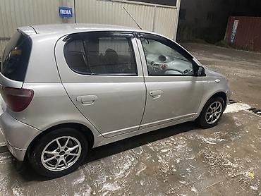 nisan march: Toyota Yaris: 2001 г., 1 л, Механика, Бензин, Хэтчбэк — 3