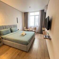 село чалдовар: Стильный номер-студия с собственной ванной комнатой - Просторная