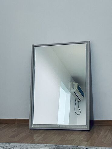 зеркало шкаф в ванную: Зеркало в деревянной оправе, 60 см ширина, 90 длина, на двух