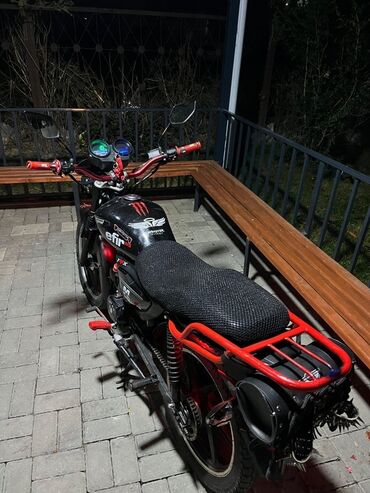 Mopedlər,skuterlər: Moto otur sür vezyetde kasmetika,karopka,mator ideal otur sür 1