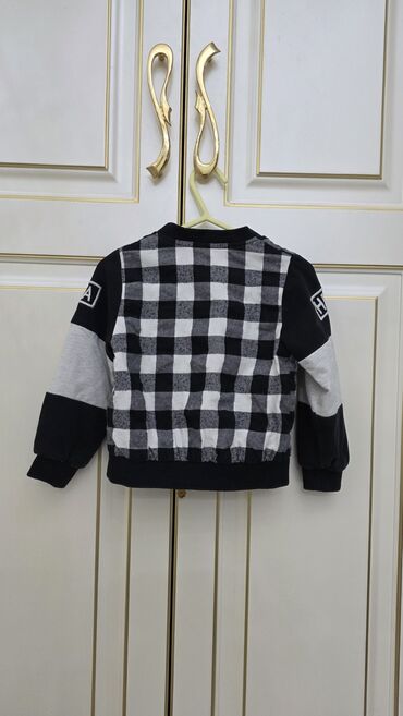 Верхняя одежда: Покупали в Корее. Смешная цена.Размер 100.Детская куртка-бомбер на — 9