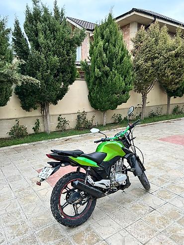 cesqa 2 mator: Yolsuzluq tərzində yığılmış yaşıl/qara motosiklet - Motor: tək — 1