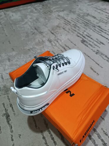 Кроссовки и спортивная обувь: Мужские кроссовки, 41.5, Fashion, Новый, цвет - Белый, Самовывоз, Платная доставка — 7