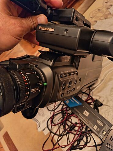 Panasonic M10 VHS videokamerası, "STEREO AV ZOOM" funksiyası ilə