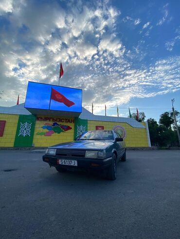 чехол для машины цена: Toyota Camry: 1984 г., Механика, Бензин, Седан