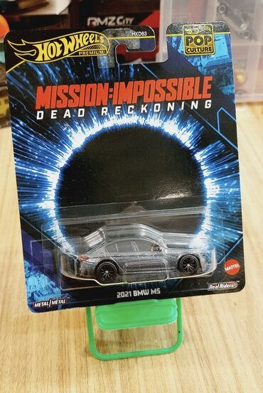 sapawki modelleri: Hot Wheels Premium seriyasından 2021-ci il BMW M5 model avtomobili