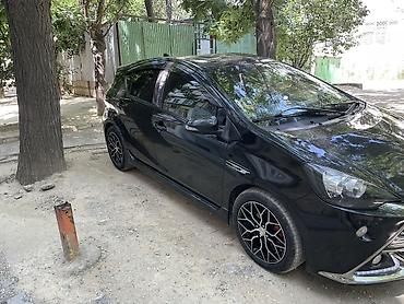 luaz satilir: Toyota Aqua: 1.5 l | 2015 il Hetçbek — 3