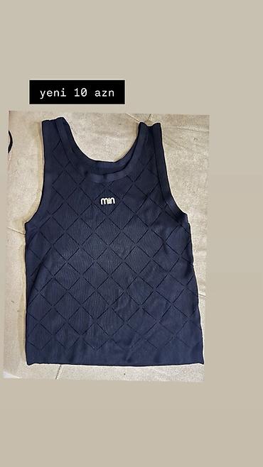 8 noyabr metrosu: Qolçinsiz köynək (tank top) — tünd lacivərt rəngdə. - Üst hissədə — 1