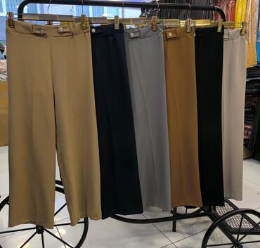 Digər üst geyimləri: Mağaza vitrinindən kişi və qadın geyimləri kolleksiyası - Kişi — 11