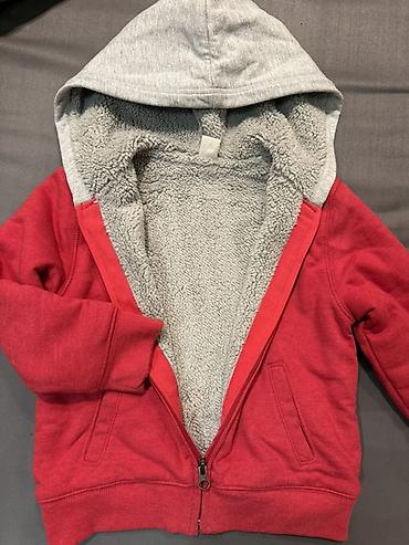 Üst geyimləri: Uşaq kapüşonlu sviter/jaket

Gap 5yaş 10azn — 1