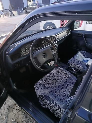 190 satışı: Mercedes-Benz W201 (190) sedan - Korpus: sedan, qara rəng - Kuzov — 8