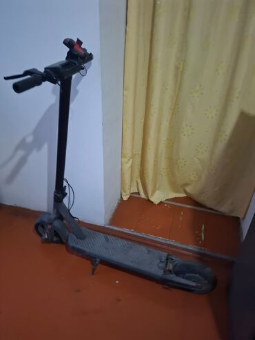Elektrikli samokatlar: Salam skuterin heç bir prablemi yoxdur arxa krlosu özümdedir zaryatqa — 2