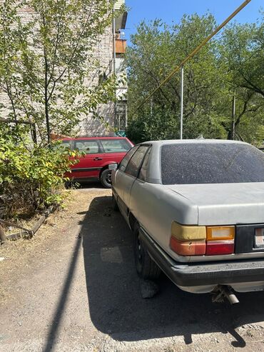 разбор тракторов: Седан Audi 100 светло-серого не на ходу надо по менять коробку