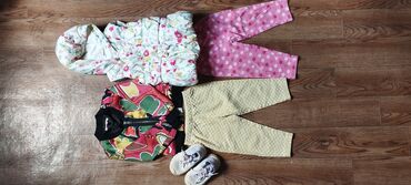 Верхняя одежда: Жилет.
Бомбер.
Капри .
Лёгкие кроссовки.
С 2-3 лет