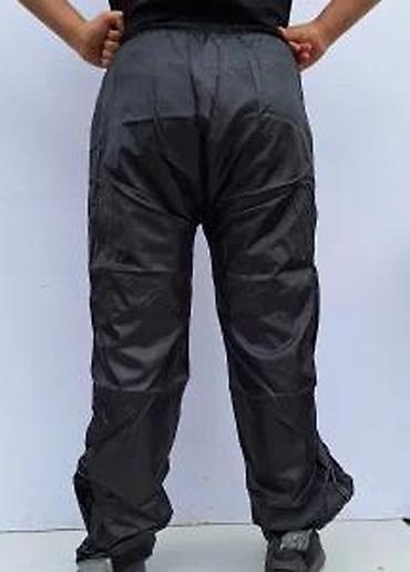 Ostali Kompleti, kombinezoni: Dvodelno kišno odelo u crno-crvenoj kombinaciji, dizajnirano za — 26