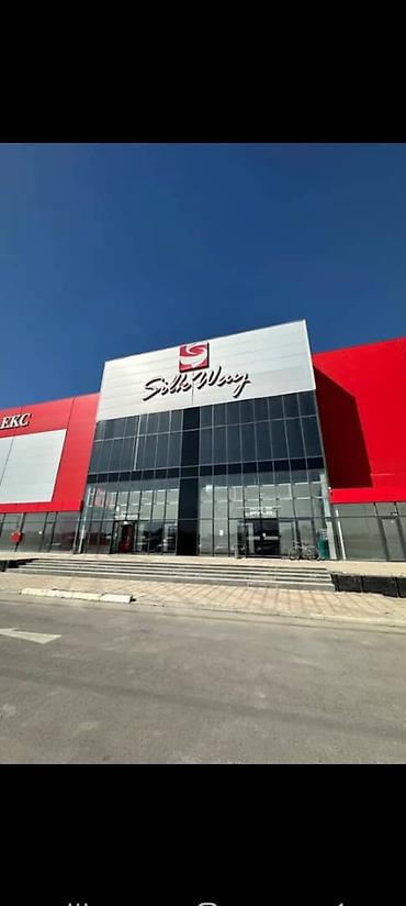 обмен валюты: Магазин, В торговом центре, 30 м² Действующий, Без оборудования, С ремонтом, Отдельный вход — 1