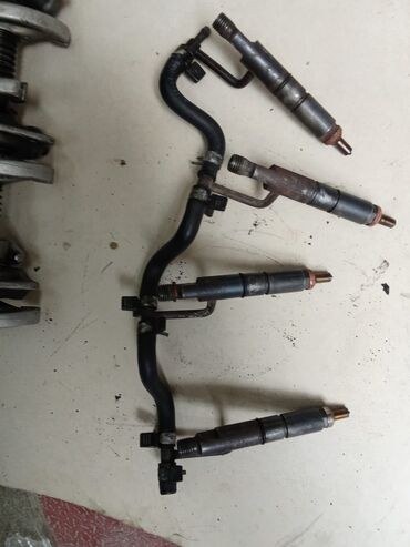 Sbor motorlar və silindr başlıqları: ISUZU dizel mühərriki üçün komple silindr başlığı və əlavə hissələr - — 12